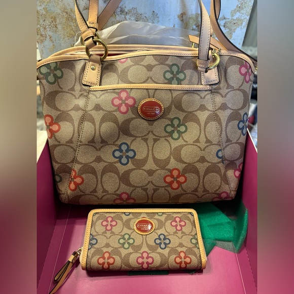 coach tote bag and wallet - Picture 1 of 6